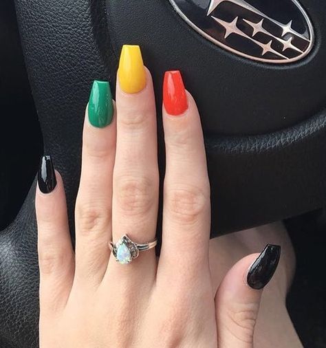 Rasta Color Nails, Reggae Nails Designs, Jamaica Nail Ideas, Rasta Nails Design, Jamaican Nails Ideas, Reggae Nails, Jamaican Nails, Bob Marley Nails, Juneteenth Nail Design