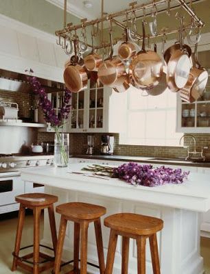 Kitchens with pot racks via belle vivir blog Granite Ideas, Best Kitchen Lighting, Kitchen Island Storage, Kitchen Granite, Hanging Pans, Pot Rack Hanging, Kitchen Design Color, Countertops Kitchen, Kitchen Pot