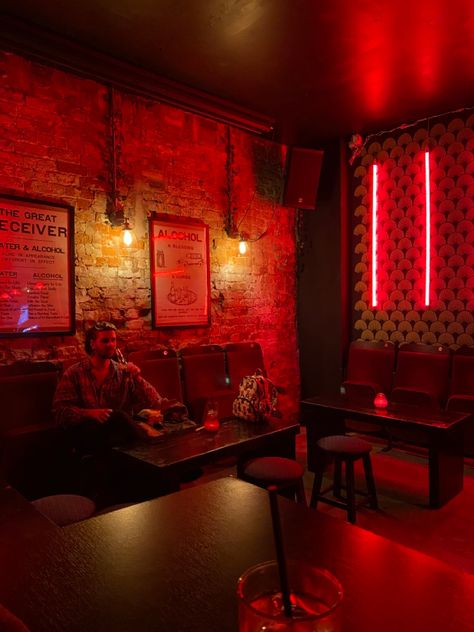 Rock Bar Design, Music Bar Design, Dark Bar Aesthetic, Red Man Cave, Grunge Bar, Speakeasy Decor Bar, Red Bedroom Design, Disco Bar, Neon Rouge