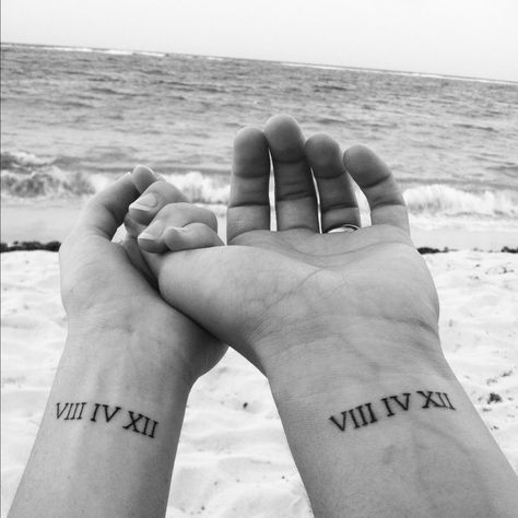 Couples tattoo with wedding date. This would be the only tattoo id ever get but placement would be somewhere else because of my career choice Behati Prinsloo, Tattoo Placements, Ehe Tattoo, Wedding Date Tattoos, Married Couple Tattoos, Couple Tat, Roman Numeral Tattoos, Date Tattoos, Matching Couple Tattoos