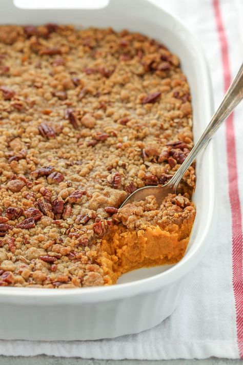 This sweet potato casserole is easy to make and topped with a crunchy pecan streusel. This simple side dish is a family favorite and perfect for Thanksgiving! Sweet Potato Pecan Casserole, Classic Thanksgiving Menu, Ruths Chris Sweet Potato Casserole, Creamed Corn Cornbread, Easy Sweet Potato Recipes, Classic Pumpkin Pie Recipe, Easy Holiday Side Dishes, Sweet Potato Casserole Healthy, Vegan Sweet Potato Casserole