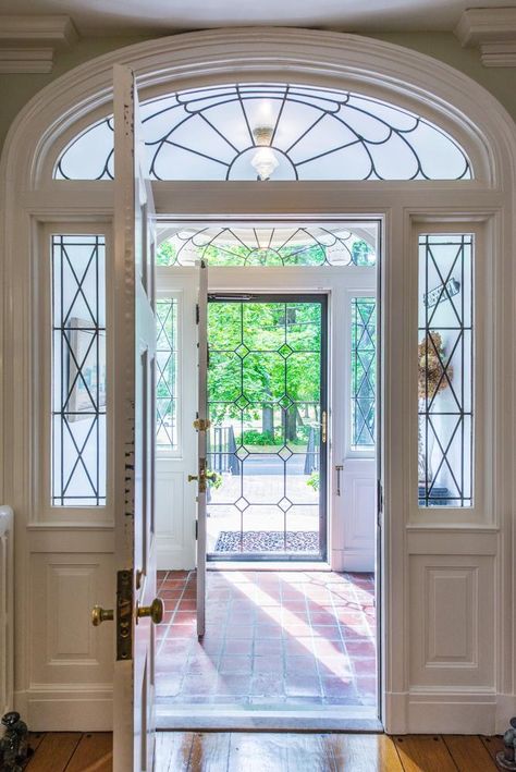 1920 Georgian Colonial - Entry & Vestibule w/ beveled glass windows, sidelights, transom Georgian Colonial Interior, Georgian Colonial House, Entry Vestibule, Old Colonial Homes, Colonial Home Interior, Georgian Colonial, Porch Interior, Luxury Staircase, Georgian Style Homes