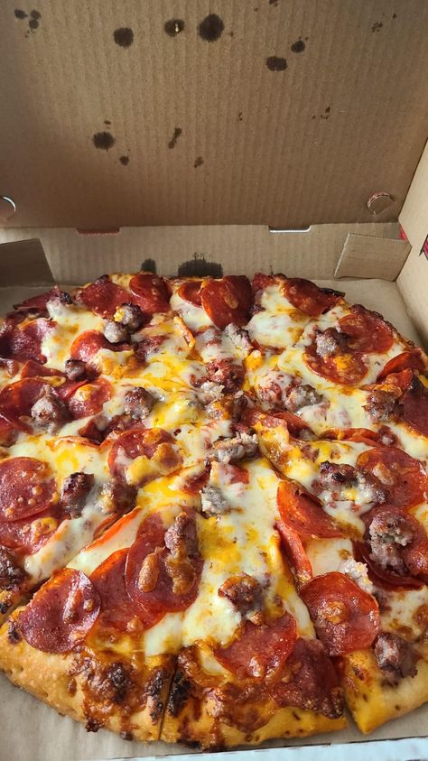 It was the perfect pepperoni and sausage pizza by TheOpus Desert Recipes, Pepperoni And Sausage Pizza, History Of Pizza, Sausage Pizza, Dessert Drinks, Pizza Recipes, Amazing Food, Junk Food, The Conversation