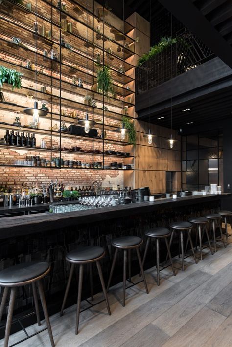 Bar Wall Ideas Restaurant, Industrial Bar Restaurant Design, Black Bar Restaurant, Long Bar Design, Brick Wall Bar Design, Back Bar Shelves, Industrial Bar Interior, Wood Bar Restaurant, Double Height Bar Design