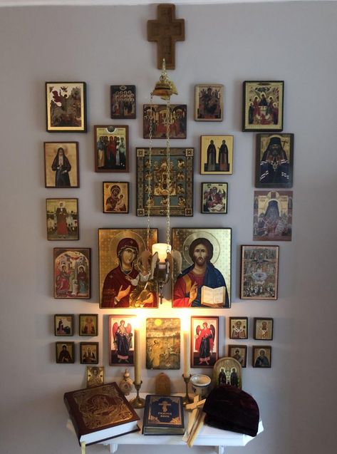 Orthodox Icon Corner, Orthodox Home, Icon Corner, Home Altar Catholic, Shrines Box, Orthodox Prayers, Catholic Altar, Church Aesthetic, Corner Ideas