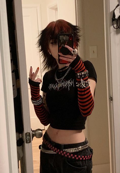 Emo Outfit Inspiration, Subversive Outfits, Stile Punk Rock, Stil Emo, Hair Aesthetics, Estilo Emo, Mode Emo, Alt Outfit, Mode Punk