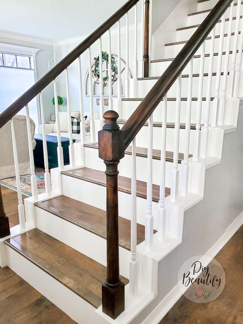 Brown And White Stair Railing, Stair Makeover Railings, Decorating Next To Staircase, Stained Bannister Ideas, Dark Banister White Spindles, Palmas, Boho Farmhouse Staircase, Two Toned Staircase Banisters, Banister And Railing Makeover