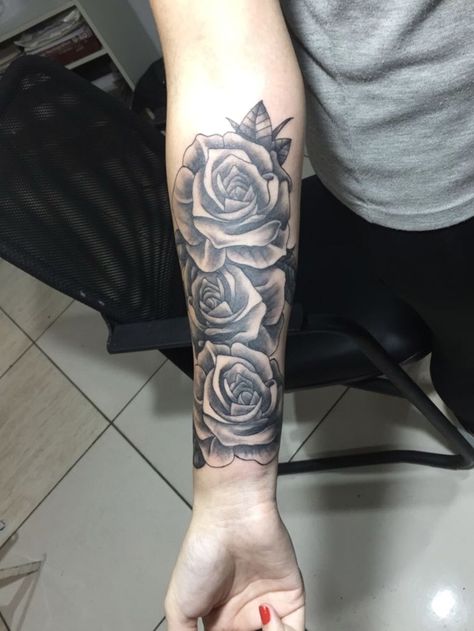 Tato Lengan Bawah, Half Sleeve Rose Tattoo, Tigh Tattoo, Tato Dada, Rose Tattoo Forearm, Rose Tattoo On Arm, Half Sleeve Tattoos Forearm, Rose Tattoo Sleeve, Rose Tattoos For Men