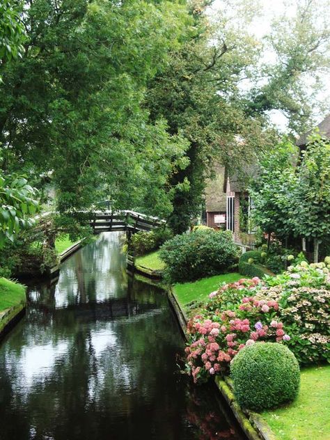 Giethoorn Netherlands, Holland Netherlands, Netherlands Travel, Island Travel, Pinterest Account, Beautiful Places To Travel, Nature Aesthetic, Travel Inspo, Pretty Places