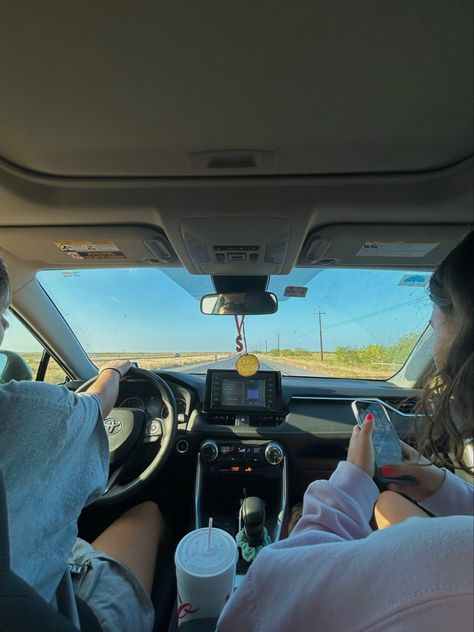 end of summer road trip with best friends #roadtrip #roadtripaesthetic #bestfriendpictures #summeraesthetic Road Trip Aesthetic, Road Trip Checklist, Girls Roadtrip, Trip Aesthetic, Senior Trip, Summer Plans, Summer Goals, Road Trip Essentials, Travel Checklist