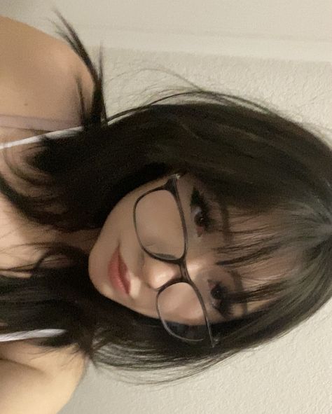 Medium Length Haircut Fringe, Shoulder Length With Wispy Bangs, Thinned Out Bangs, What Bangs For Face Shape, Wispy Full Bangs, Hair Cuts Ideas Bangs, Wolfcut W Bangs, Medium Wolfcut Haircut With Bangs, Short Butterfly Haircut With Curtain Bangs