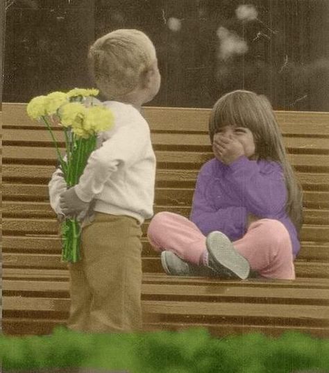 Cute picture of a little boy hiding a bunch of pretty yellow flowers on his back so he can surprise his girlfriend. Vintage Vogue, Valentines Day Baby, Vintage Versace, Vintage Dior, Foto Vintage, The Perfect Guy, Jolie Photo, Love Photos, Vintage Glamour