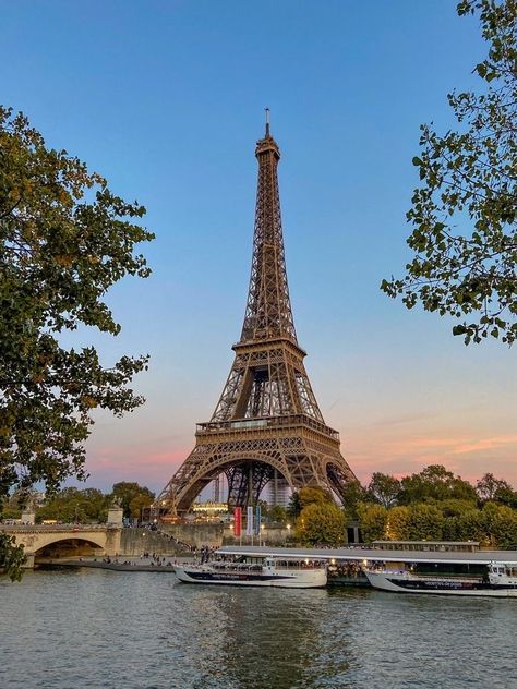 Torre Eiffel Aesthetic, Two Days In Paris, Effiel Tower, Eiffel Tower Photography, France Aesthetic, Paris Dream, Paris Vibes, Paris Wallpaper, Beautiful Paris