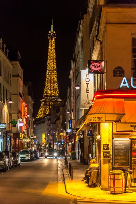 European Streets, Night Paris, Paris Francia, France Aesthetic, Paris Vibes, Beautiful Scenery Photography, Paris Birthday, Paris Place, Paris Pictures