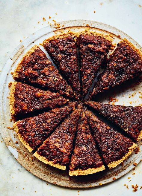 Sticky Toffee Treacle Tart Recipe Quiche, Treacle Toffee Recipe, Treacle Recipes, Treacle Fudge, Treacle Tart Recipe, Treacle Toffee, Lotr Party, Irish Foods, Great British Food