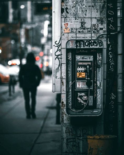 Urban Decay Photography, James Nachtwey, Street Photography Urban, City Streets Photography, Fotografi Urban, Urban Explorer, Foto Portrait, Bokeh Lights, Light Trails