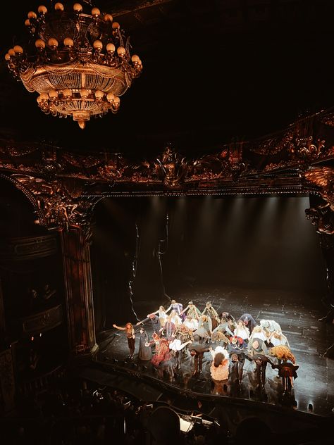 Theatre Vintage Aesthetic, London National Theatre, Theatrecore Aesthetic, Curtain Call Theatre, Going To The Theater Aesthetic, Musicals Aesthetic Theatre, Theater College Aesthetic, Live Theater Aesthetic, London Theater Aesthetic