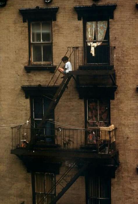 NYC 1975 Photo by Rene Burri / Magnum Photos San Francisco Street Photography, Nyc 80s Aesthetic, Nyc 1960s, Nyc 1990s, 60s New York, Ryo Fukui, Nyc 70s, 1960s Nyc, Nyc 80s