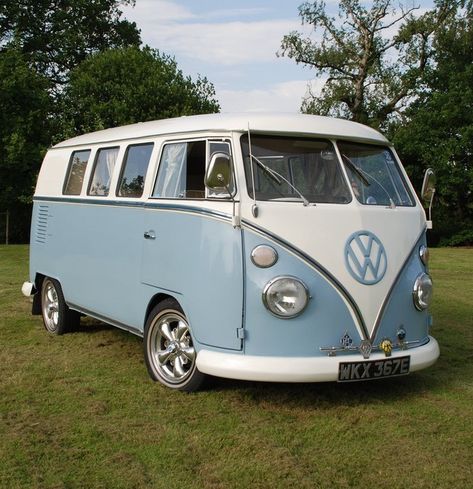 1967 VW Splitscreen Camper Van- I had one like this with a pop-top camper style in dark blue and white, and a '63 beige van that I'd street race, beat most in the short run Vw Kampeerwagens, Vw Minibus, Hippy Van, Vw Splitscreen, Van Vw, Kdf Wagen, Volkswagen Camper Van, T1 Bus, Volkswagen Vans