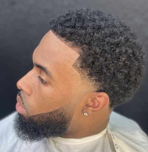 Tapered Haircut Black, Afro Hair Fade, Black Hair Fade, Afro Fade Haircut, Black Man Haircut Fade, Afro Haircut, Taper Fade Short Hair, Fade Haircut Curly Hair, Waves Hairstyle Men