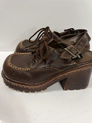 Vintage l.e.i. Y2K Chunky Platforms Shoes Brown Leather size 9 1/2 | eBay Brown Cute Boots, Chunky Vintage Shoes, Platform Shoes Brown, Flat Platform Shoes, Chunky Y2k Shoes, Brown Chunky Shoes Outfit, Chunky 90s Shoes, Brown Chunky Shoes, Chunky Brown Shoes