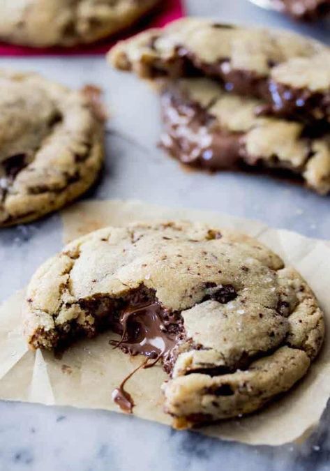 Muffin Nutella, Nutella Cookies Recipe, Nutella Chocolate Chip Cookies, Nutella Snacks, Nutella Recipes Easy, Amazing Cookie Recipes, Nutella Desserts, Nutella Cookies, Chocolate Hazelnut Spread