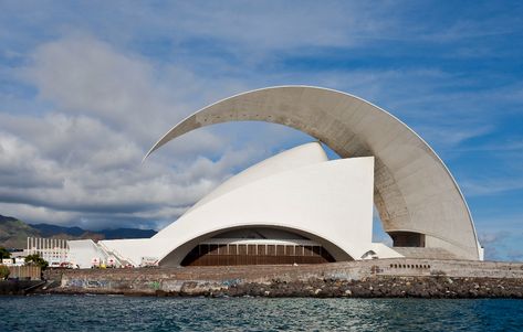 Classical Architecture, Santiago, Santiago Calatrava, Santiago Calatrava Architecture, Shell Structure, Architecture Today, Milwaukee Art Museum, Milwaukee Art, Spanish Architecture