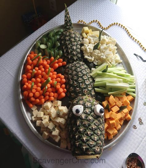 Alligator Bday Party, Crocodile Food Ideas, Alligator Games Preschool, Crawfish Boil Party Desserts, Decorative Veggie Platters, Animal Party Decorations Diy, Vertical Food Display, Princess And Frog Food Ideas, Crocodile Theme Party