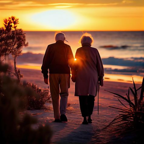 Old Couple Walking Hand In Hand, Couples Walking On The Beach, Elderly Couple Aesthetic, Old Couples In Love Funny, Old Love Couple, Old Couples In Love Aesthetic, Old People Couple, Retirement Aesthetic, Old Couple Goals