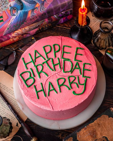 Happy Birthday Harry Cake, Dolci Harry Potter, Tort Harry Potter, Kue Disney, Harry Potter Torte, Happee Birthdae Harry, Gateau Harry Potter, In Bloom Bakery, Bloom Bakery