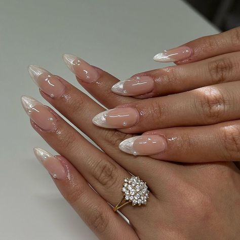 Fall Wedding Nails: 25 Elegant Ideas for the Perfect Bridal Look - Fall Update 2024 Nail Set Almond, Fall Wedding Nails, Engagement Nails, Wedding Nail Art Design, Beach Date, Pearl Nails, Almond Nails Designs, Wedding Nails Design, Nail Art Wedding