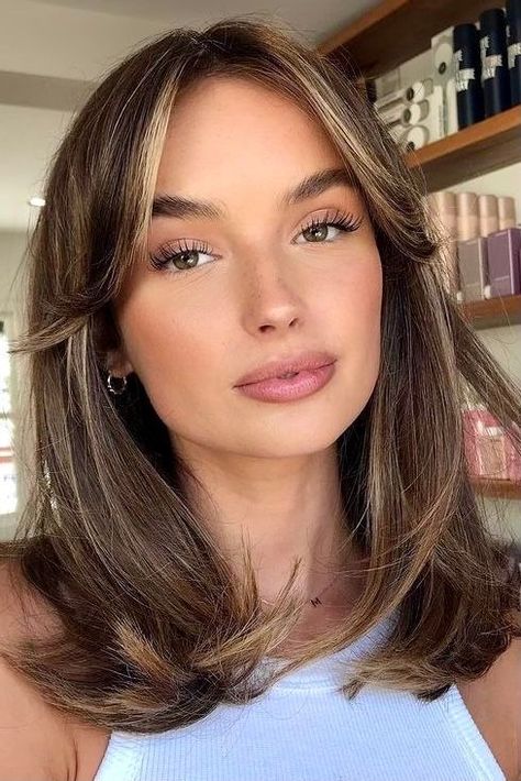 Kadeřnické Trendy, Vlasové Trendy, Bangs With Medium Hair, Girl Haircuts, Haircuts For Medium Hair, 짧은 머리, Haircuts Straight Hair, Trending Haircuts, Hair Inspiration Color