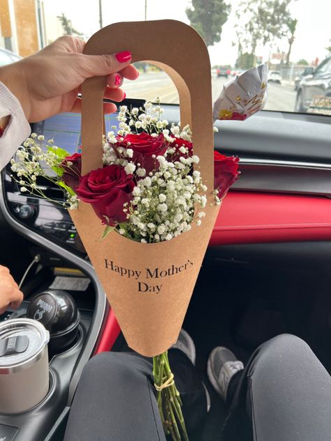 Nature, Mothers Day Gifts With Flowers, Bouquet Of Flowers For Mother's Day, Mother Day Flowers Ideas, Mother Days Bouquet, Happy Mother's Day Aesthetic, Mothers Day Gift Aesthetic, Mother Day Flowers Bouquet, Happy Mother’s Day Aesthetic