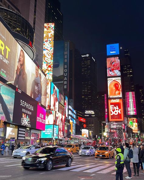 Nature, New York Billboards Times Square, New York Times Square At Night, Billboard Times Square, New York At Christmas Time, Times Square Aesthetic Night, New York Times Square Aesthetic, Time Square New York Aesthetic, New York Billboards