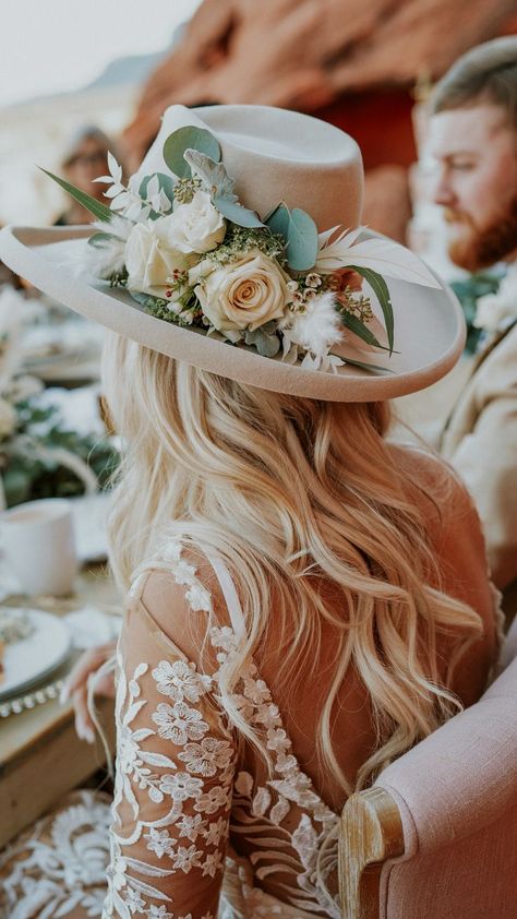 Hat With Flowers, Country Western Wedding, Western Themed Wedding, Boho Wedding Inspo, Festival Chic, Cowboy Wedding, Country Theme Wedding, Future Wedding Plans, Fancy Hats