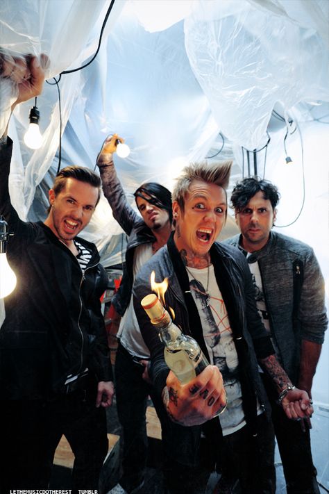 Papa Roach: Can't live without them! Jacoby Shaddix, Rap Metal, Room Collage, Collage Pics, Papa Roach, Rock Stars, Music Concert, Alternative Rock, Metal Music