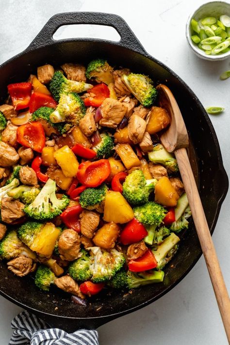 Wonderful pineapple broccoli chicken stir fry with a flavorful sweet and sour sauce. This easy pineapple chicken stir fry recipe takes just 30 minutes to make for the best, veggie & protein-packed weeknight dinner! Serve with rice or quinoa for an amazing meal. #stirfry #chicken #healthydinner #glutenfree #mealprep Broccoli Chicken Stir Fry, Stirfry Chicken, Pineapple Chicken Stir Fry, Veggie Protein, Chicken Broccoli Stir Fry, Broccoli Chicken, Stir Fry Recipes Chicken, Protein Packed Meals, Best Meal Prep