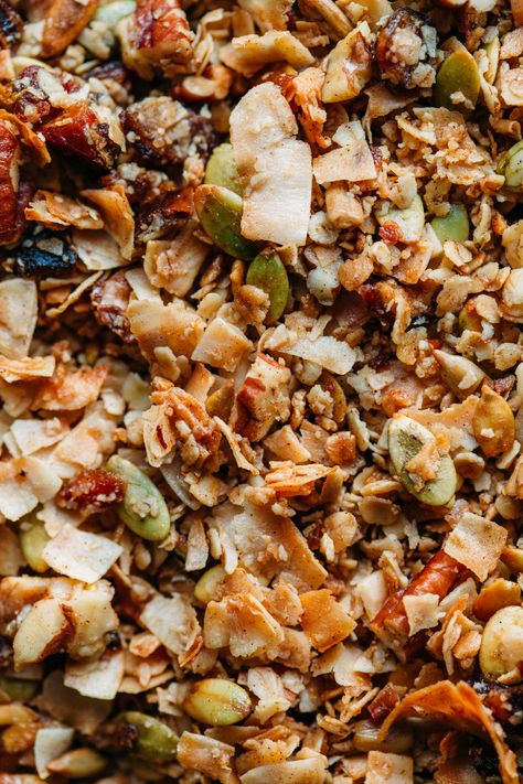 Coconut Granola Recipe, Homemade Granola Healthy, Granola Recipe Healthy, Best Granola, Nut Granola, Vegan Granola, Healthy Granola, Coconut Granola, Granola Recipe Homemade