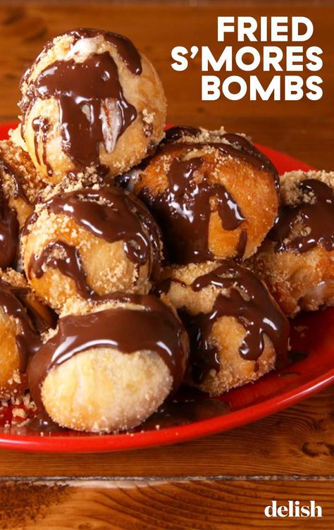 Fried S'mores Bombs Are Loaded With Melty MarshmallowsDelish Pie, Fried Smores Recipes, Deep Fried Smores Recipes, S’mores Bread, Deep Fried Smores, Groovy Desserts, Fried Smores, Bbq Apps, Snacking Ideas