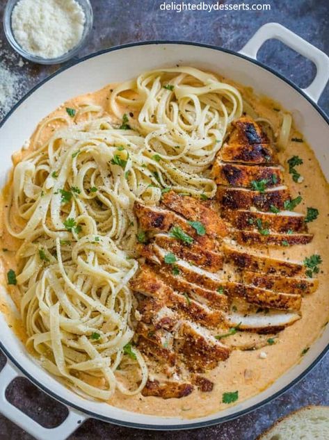 Main Course Aesthetic, Creamy Cajun Pasta, Cajun Chicken Pasta Recipes, Peanut Curry, Chicken Sauce Recipes, Cajun Chicken Pasta Creamy, Cajun Chicken Pasta, Smoked Cooking, Cajun Chicken