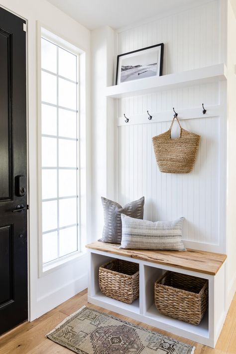 Small Entryway Bench, Cubby Ideas, Cottage Entryway, Foyer Ideas Entryway, Mudroom Cubbies, Small Mudroom Ideas, Modern Farmhouse Entryway, Entry Storage, Storage Hall