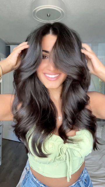 Bouncy Blow Dry Brunette, Bouncy Hair Blowout, Bouncy Waves Long Hair, Voluminous Blowout Long Hair, Bouncy Haircut Long Layered, Blow Wave Hair Medium, Loose Curls Blowout, 99s Blowout Hair, Bouncy Blow Dry Long Hair