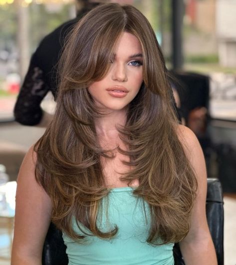 Thick Hair Butterfly Cut with Curtain Bangs Long Layered Hair, Layered Haircuts With Bangs, Layered Curly Hair, Vlasové Trendy, Hairstyles For Layered Hair, Fesyen Rambut, Long Thick Hair, Haircuts For Medium Hair, Haircuts Straight Hair