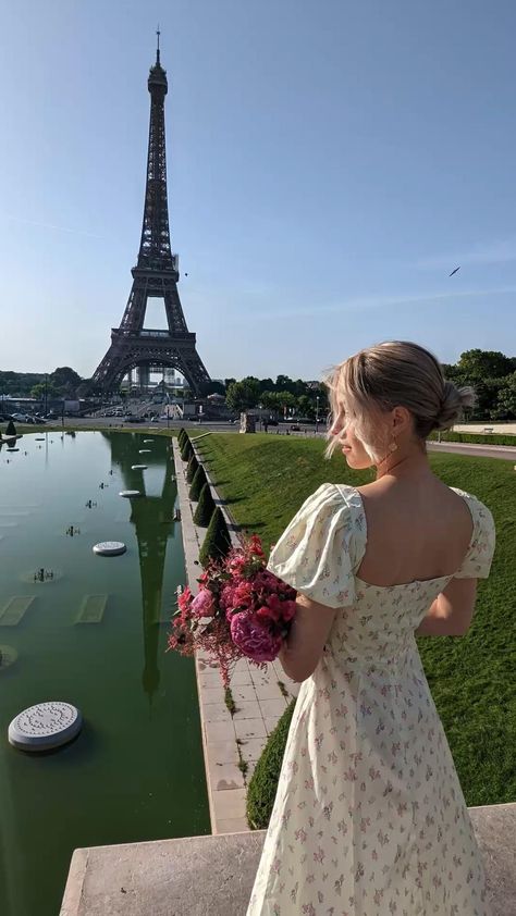 France Vacation Outfits Spring, Paris Aesthetic Dress, Parisian Elegant Style, Eurogirl Aesthetic, France Aesthetic Fashion, London Astethic Outfit, Eroupe Travel Aesthetic Outfit, France Style Clothes, Teen Paris Outfits