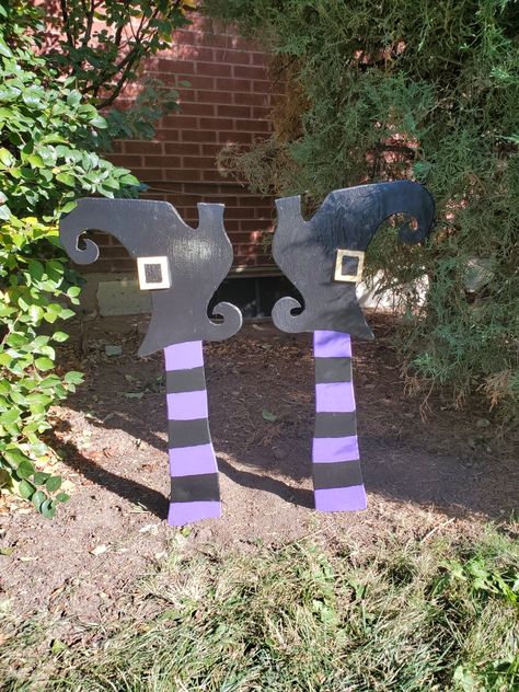 Halloween Wooden Cutouts, Diy Halloween Yard Stakes, Diy Halloween Cutouts, Fall Wooden Yard Decor, Fall Wood Cutouts Yard Art, Halloween Plywood Cutouts, Halloween Yard Cutouts, Diy Halloween Decorations Outdoor Wood, Halloween Wood Cutouts Yard Decorations