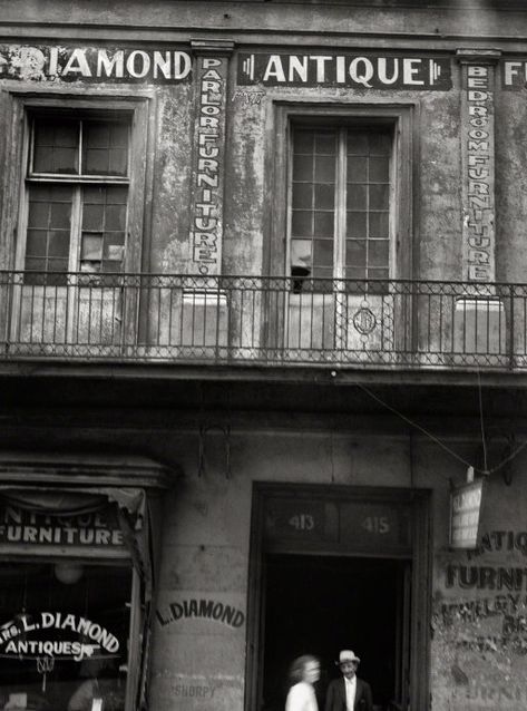 New Orleans circa 1920. "Diamond antique store, Royal Street." Where Stella Kowalski shopped. Nitrate negative by Arnold Genthe via shorpy.com New Orleans 1920s, Stella Kowalski, 1920 Aesthetic, Arnold Genthe, Shorpy Historical Photos, 1920s Aesthetic, New Orleans History, Colorized Photos, Photography Store