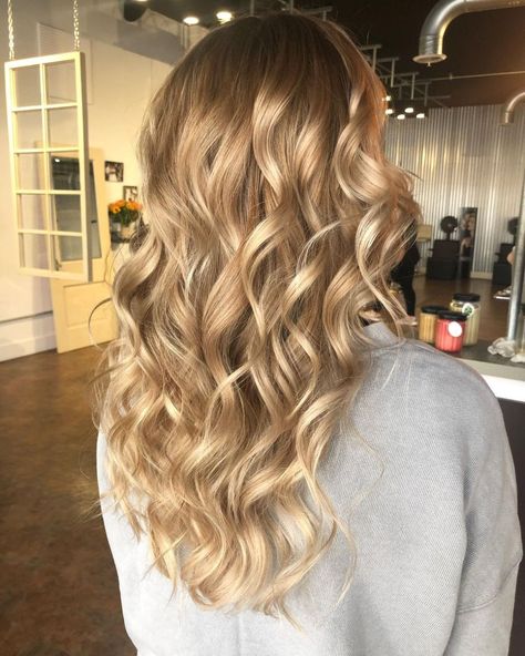 Types Of Curls Hairstyles, Loose Curls For Medium Hair, Curled Hair For Long Hair, Curled Hair With Curling Iron, Cute Hair Curls, Loose Curl Wedding Hair Down, Loosely Curled Hair, Engagement Picture Hairstyles Curls, Hairstyle Down With Curls