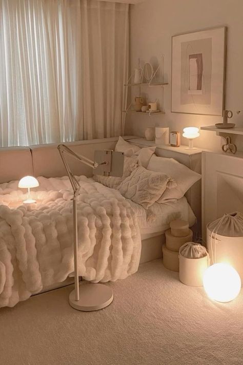 Good Storage Ideas Bedrooms, Soft Bedroom Decor, Influencer Bedroom, House Aesthetic Ideas, Room With Chandelier, Girls Apartment, 2024 Bedroom, Vibey Room, Aesthetics Home Decor