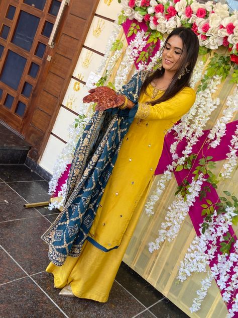 Haldi Drees Pic, Yellow Punjabi Suit For Haldi, Haldi Punjabi Suit, Yellow Punjabi Suit Party Wear, Yellow Plazo Suit For Haldi, Yellow Suits Punjabi For Haldi, Yellow Salwar Suit For Haldi, Yellow Kurti Color Combinations, Yellow Suits Punjabi