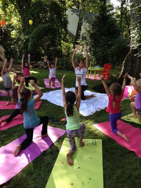 Yoga Birthday Party, Kids Yoga Games, Yoga Party, Kids Yoga Classes, Yoga Lesson Plans, Childrens Yoga, Home Yoga Practice, Yoga Business, Baby Yoga